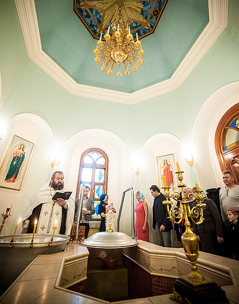 Крещение дочери Сашиной проходило в храме Святого Николая в Звонарях (подворье Свято-Успенского Пюхтецкого женского монастыря). Фото: материалы пресс-служб.