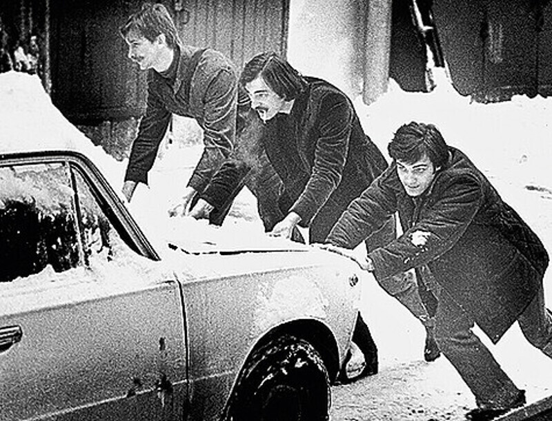 Михаил Боярский – давний знакомый Виктора Бычкова (на снимке слева). Им не только приходилось работать вместе, но и решать общие проблемы. Фото: личный архив Виктора Бычкова.