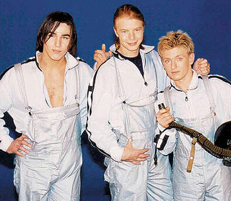 Сегодня группа «Иванушки International» отмечает 20-летний юбилей, о чем сообщил на своей страничке в соцсети Андрей Григорьев-Апполонов: «Дорогие товарищи! Сегодня исполняется 20 лет со дня образования группы ИВАНУШКИ! Спасибо вам за многолетнюю любовь и