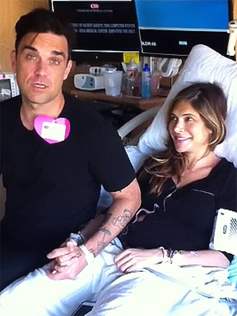 Робби Уильямс и Айда Филд решили всему миру показать процесс появления на свет их второго ребенка. Фото: Twitter.com/@robbiewilliams.