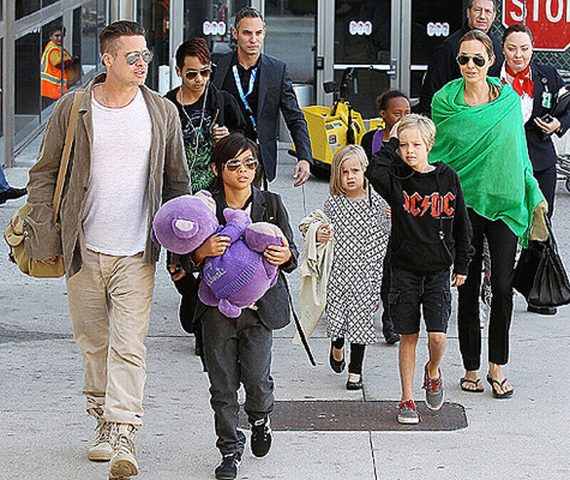 «Иногда я провожу день в отеле. Смотрю телевизор, читаю газету. Кайф! Но уже на следующий день  начинаю скучать по семье». Фото: All Over Press.