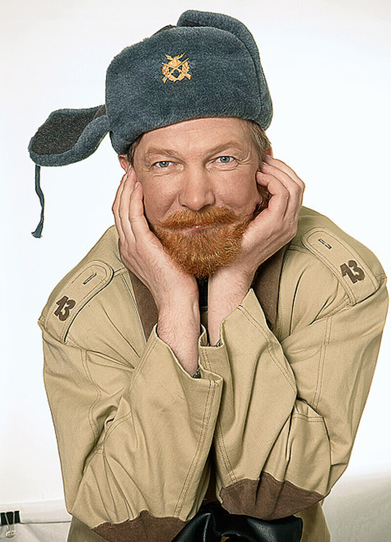 Народ полюбил Бычкова за роль простоватого юморного егеря Кузьмича. Между тем ему под силу и классические персонажи. Фото: личный архив Виктора Бычкова.