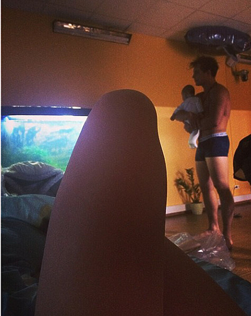 Эта фотография возмутила поклонников Алианы Гобозовой, поскольку девушка еще официально не разведена (по слухом, судебное заседание состоится 20 октября в Волгограде), а уже демонстрирует свою интимную жизнь. Фото: Instagram.com/aliana1001.