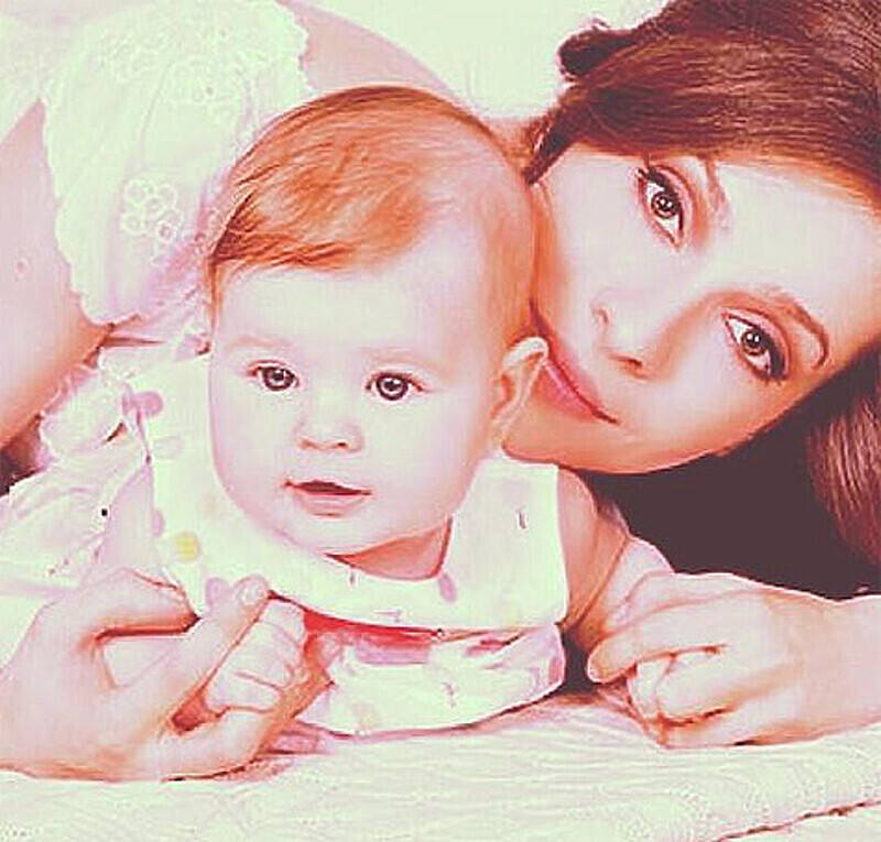 «Дочка спрашивает: «Мама, когда ты родишь мне маленького?» Отвечаю: «Как только у меня будет свободный выходной!» Фото: Twitter.com/@ipodkaminskaia.