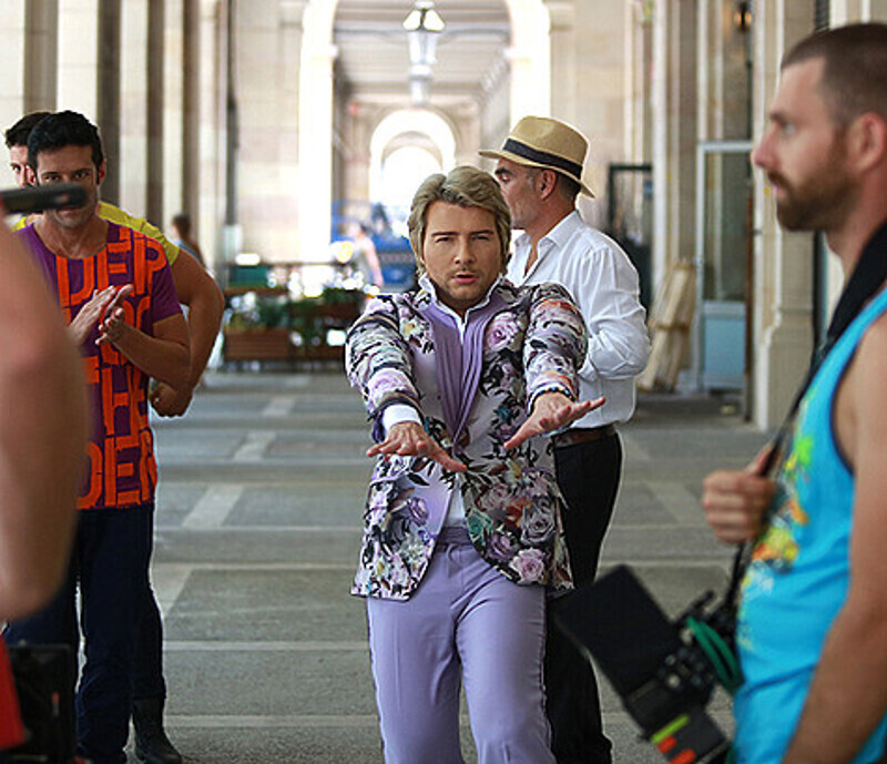 Во время съемок в Барселоне установилась неимоверная жара и перенести работу на более прохладное время суток было невозможно: по сюжету, требовался солнечный свет. Самым выносливым оказался Николай Басков. «Я хорошо переношу жару, но вот что я переношу пл