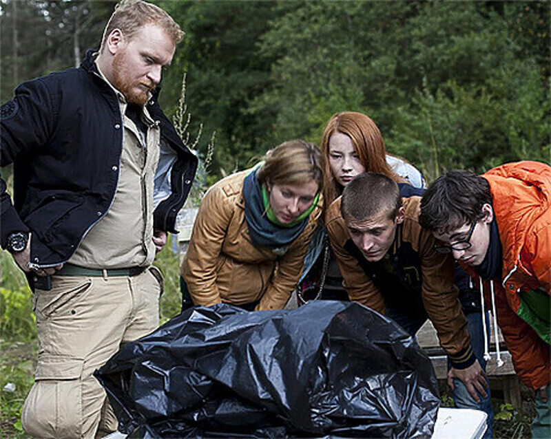 За действиями экстрасенсов будут следить актеры, исполнившие в сериале главные роли. Фото: материалы пресс-служб.