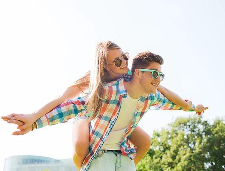 Почему хорошие девочки предпочитают плохих мальчиков? Фото: Lori.ru.