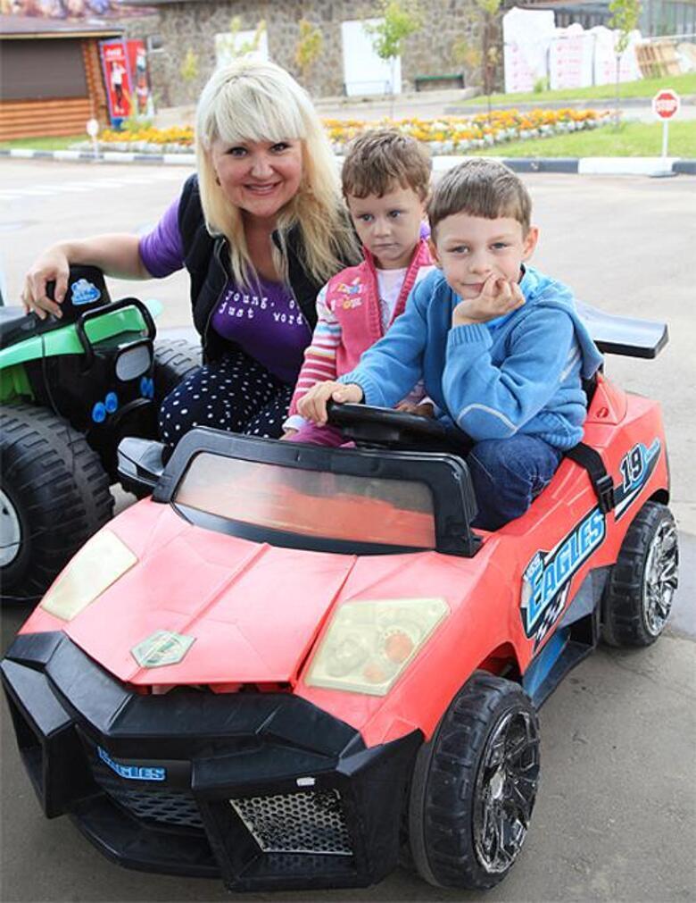 Маргарита Суханкина с детьми.