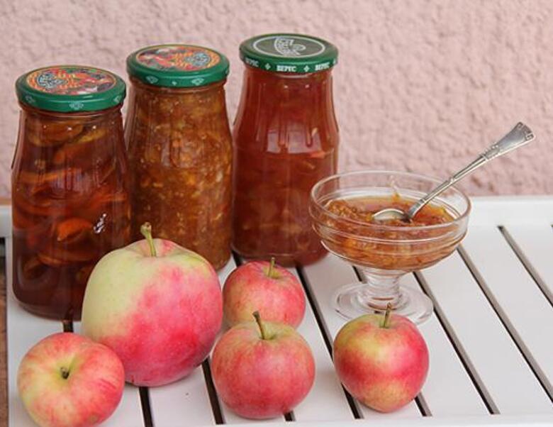 Приготовьте варенье из яблок с лимонами и апельсинами.