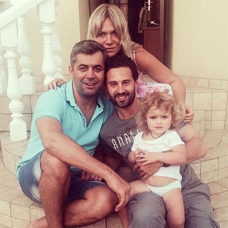 Семья Макарских с актером Андреем Карако. Фото: Instagram.com/makarskie.