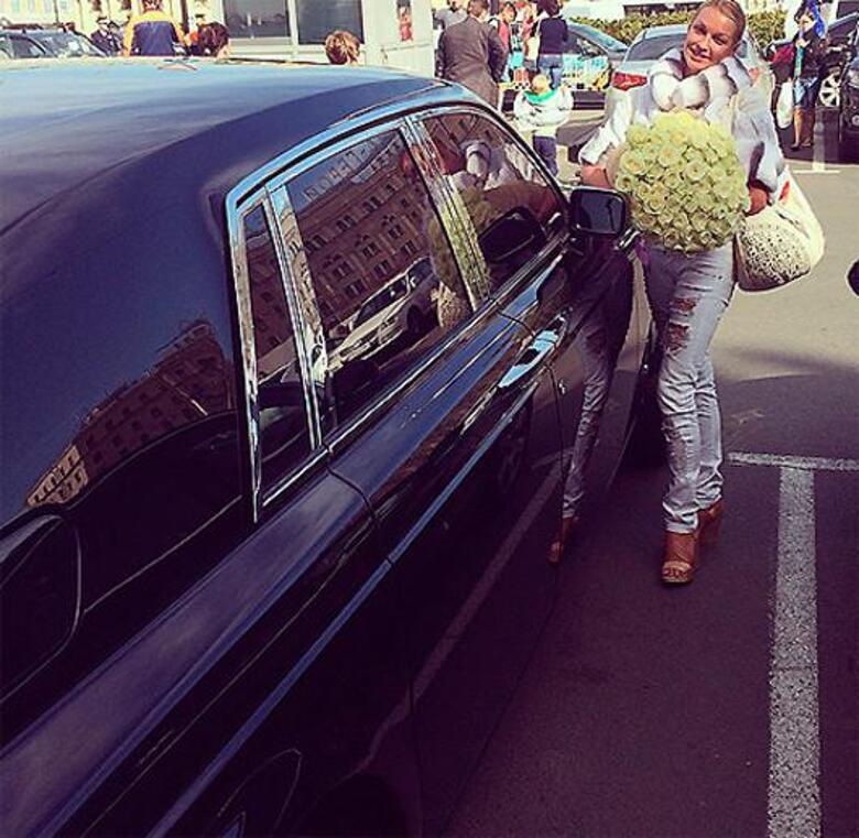 Анастасия Волочкова в полушубке. Фото: Instagram.com/volochkova_art.