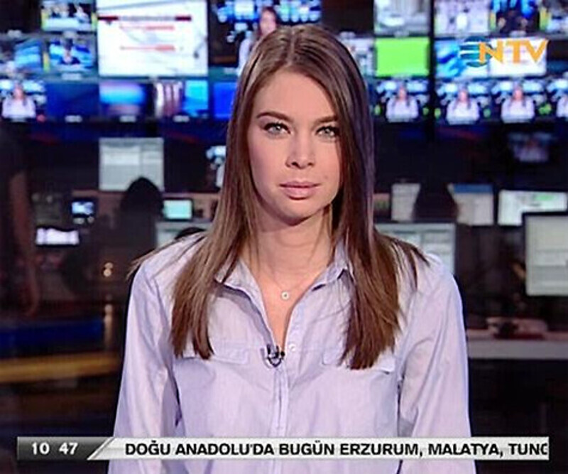 Роксан Кунтер — родственница Сулеймана и Хюррем (дедушка Роксан — внук Султана Абдул-Хамида II) — одна из самых красивых женщин Турции, популярная телеведущая спортивных новостей и звезда турецкого баскетбола. Фото: Facebook.com//Roksankunter.