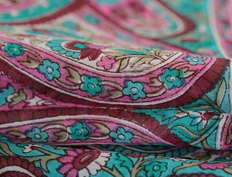 Многие узоры, которые считаются исконно тайскими, придумал лично Томпсон.