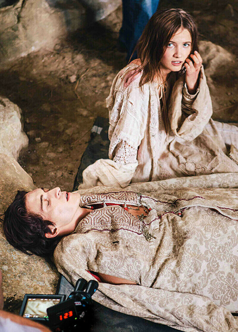 Возлюбленную человека-дракона Мирославу играет молодая актриса Мария Поезжаева. Фото: материалы пресс-служб.