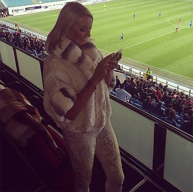 Анастасия Волочкова пришла поболеть за Александра Кержакова. Фото: Instagram.com/volochkova_art.