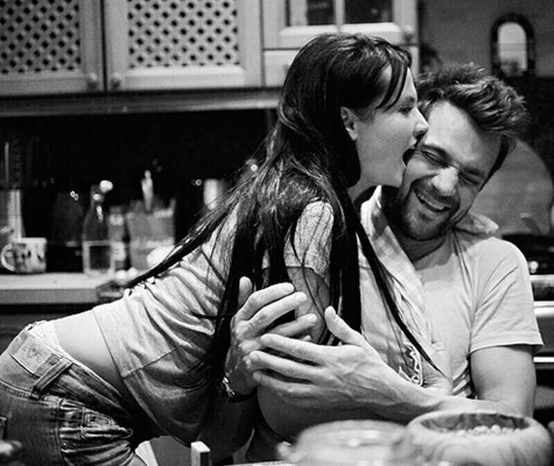 «Врач из американской клиники уговаривал: «Юля, оставайтесь! Куда же вы полетите в эту ужасную страну?», но я очень скучала по мужу». Фото: личный архив Дмитрия Миллера и Юлии Деллос.