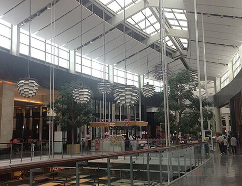 ...Некоторые из них похожи на отдельные города, где можно провести неделю-две-три.