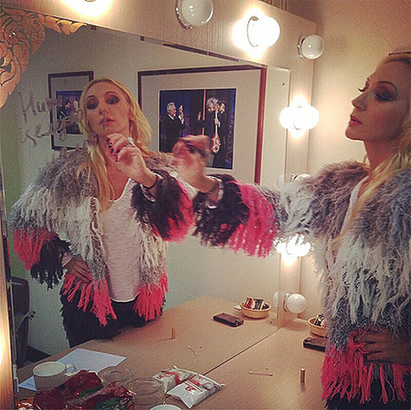 Кристина Орбакайте оставляет в гримерке послание сыну. Фото: Instagram.com/orbakaite_k.