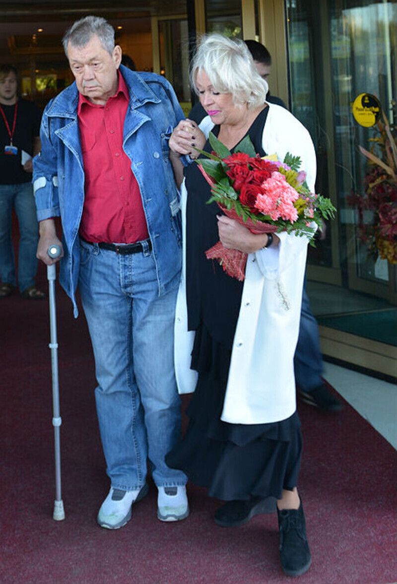 Николай Караченцов с женой.