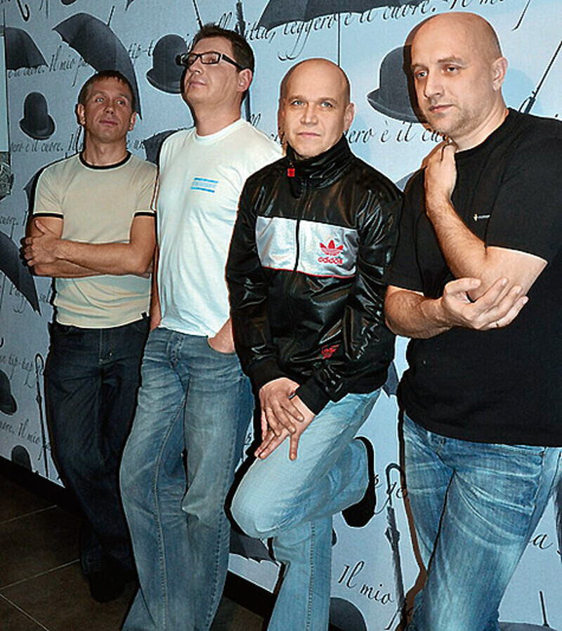 Помимо литературы у Захара есть и другая страсть: своя музыкальная группа «Элефанк». Фото: личный архив Захара Прилепина.