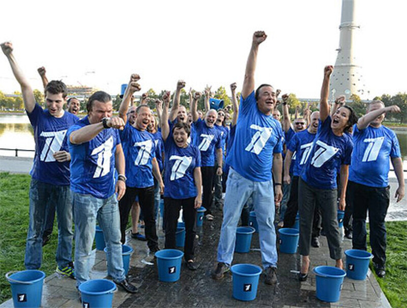 В международном флэшмобе поучаствовали Ирада Зейналова, Юлия Барановская, Денис Майданов, Стас Костюшкин, Дмитрий Харатьян, Александр Гордон и другие звезды. Фото: материалы пресс-служб.