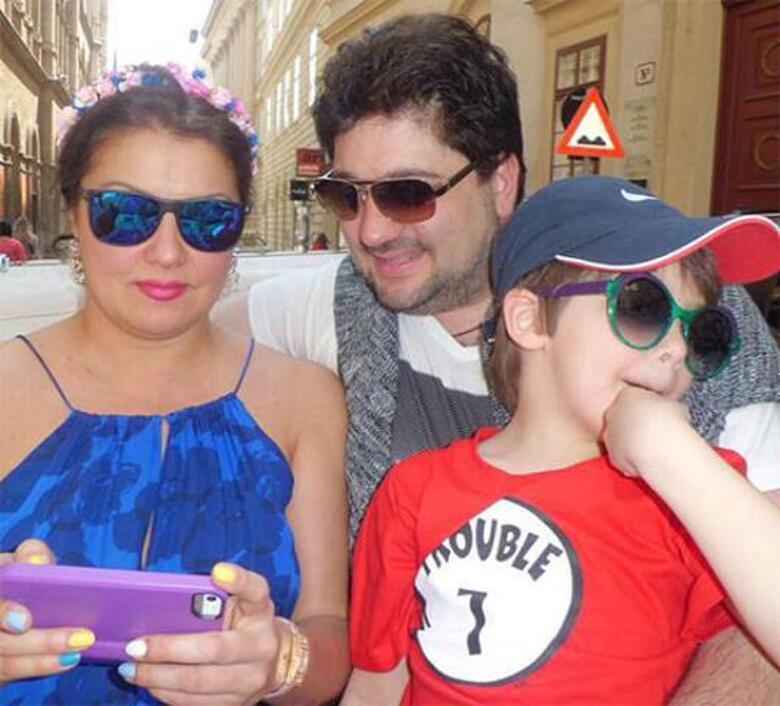 Анна Нетребко с сыном и Юсиф Эйвазов. Фото: Facebook.com.