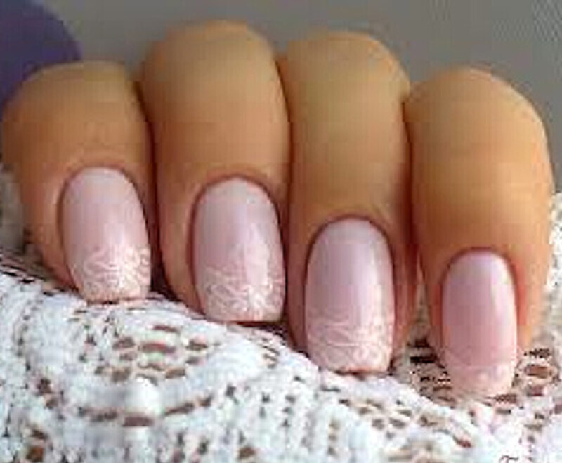 Свадебный маникюр должен быть женственным и нежным. Фото: материалы пресс-служб.