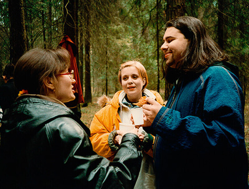 Лучший отдых – среди родных и близких. Тем более что вся семья Фадеева – люди творческие (в центре – двоюродная сестра Марина Черкунова, солистка группы «TOTAL»). Фото: личный архив Максима Фадеева.