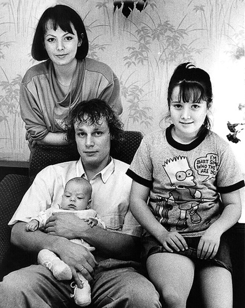 Настю, дочь жены от первого брака (на фото справа), Сергей воспитывал как родную, а впоследствии удочерил и дал ей свою фамилию. Фото: личный архив Сергея Жигунова.