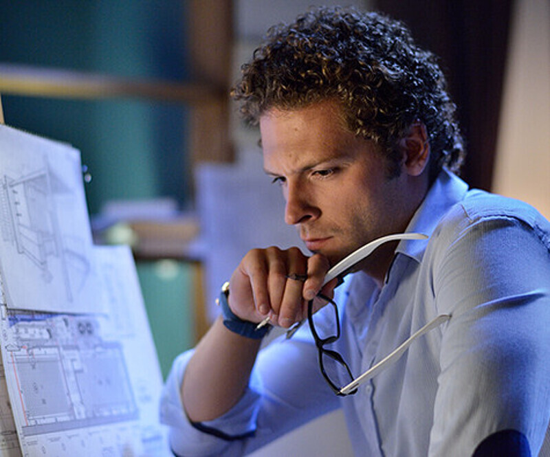 Константин Крюков играет мужа главной героини – компьютерного гения. Фото: материалы пресс-служб.