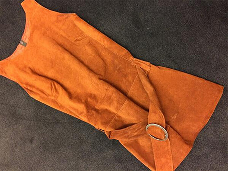 Платье, в котором Виктория Бекхэм ходила на первое свидание с Брэдом Питтом. Фото: Twitter.com/@victoriabeckham.