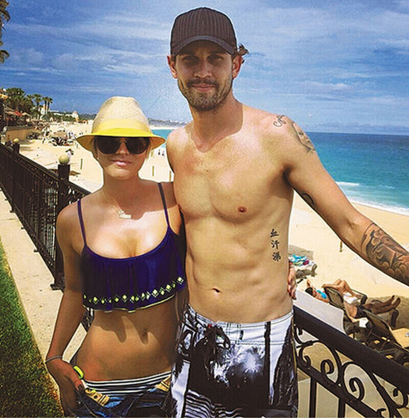 Кейли Куоко вместе со своим мужем, теннисистом Райаном Свитингом, загорают в Мексике. Фото: Instagram.com.