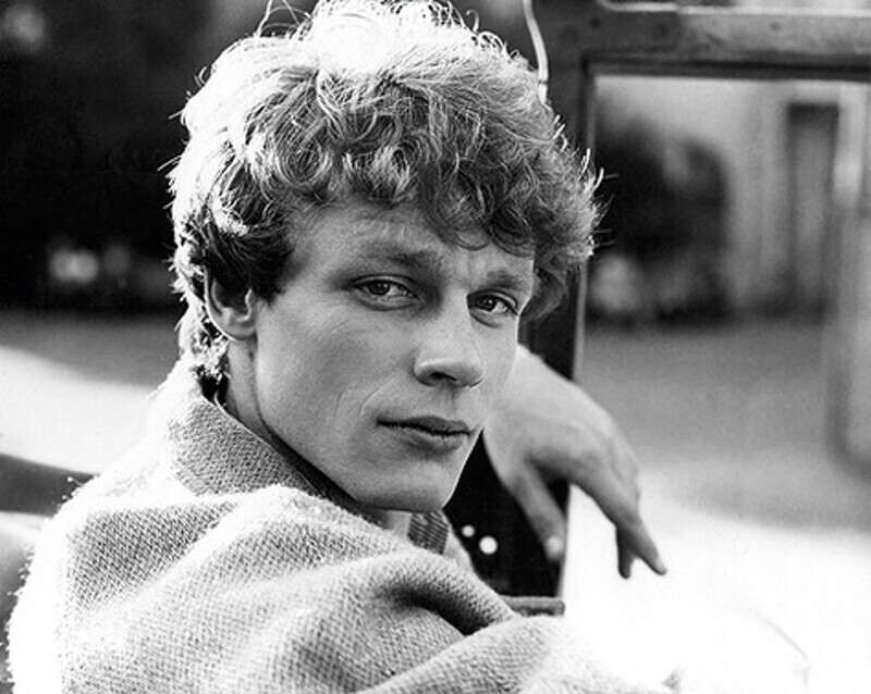 В молодости артист чем-то напоминал Сергея Есенина. Фото: личный архив Сергея Жигунова.