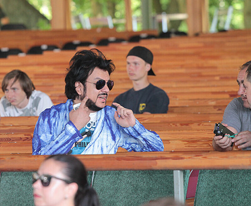 Филипп Киркоров ругается со звукорежиссерами. Фото: Лилия Шарловская.