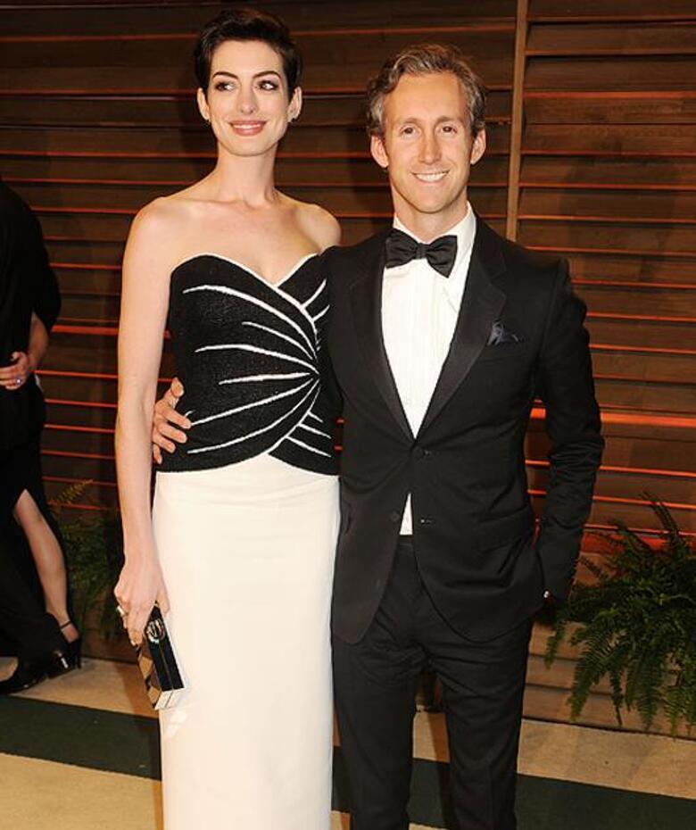 Энн Хэтэуэй и Адам Шульман. Фото: Rex Features/Fotodom.ru.