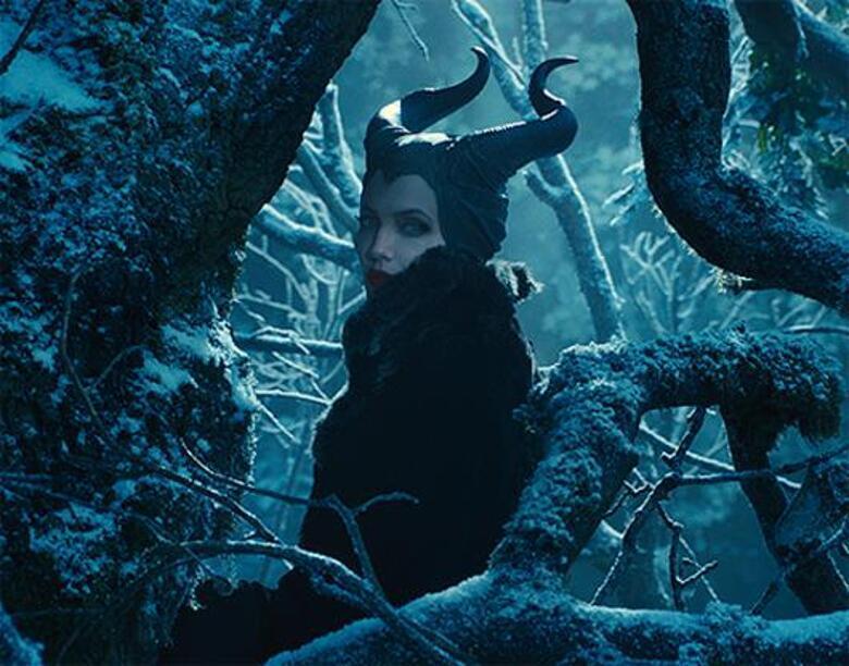 Анджелина Джоли в образе Малефисенты.
