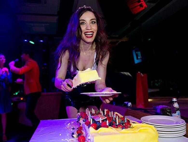 Вика Дайнеко отметила день рождения.