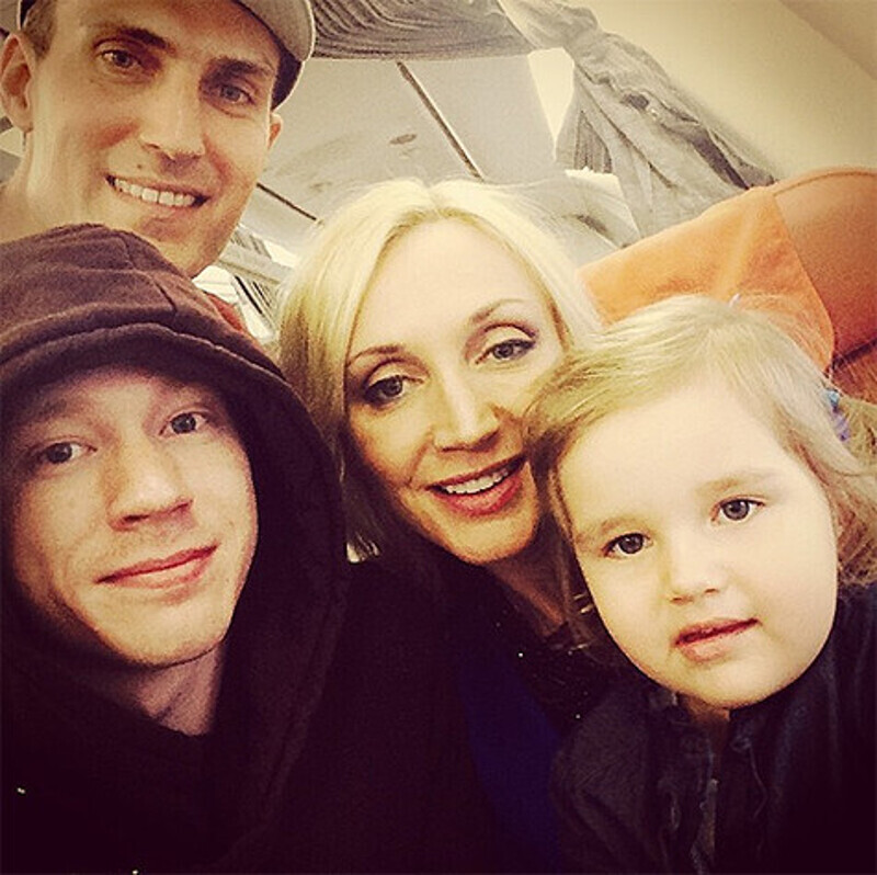 Кристина Орбакайте с семьей перед вылетом в Израиль. Фото: Instagram.con (@orbakaite_k).