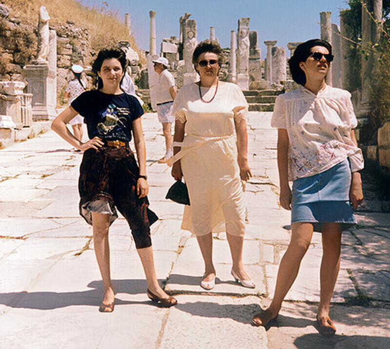 Галина Зейналова со своими знаменитыми дочерьми Светланой и Ирадой. Фото: личный архив Светланы Зейналовой.