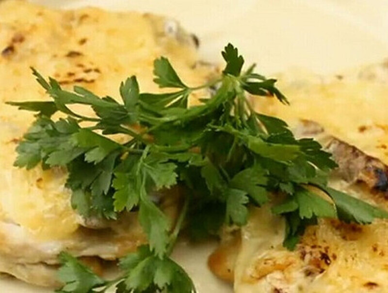 Куриные грудки с грибами. Фото: материалы пресс-служб.