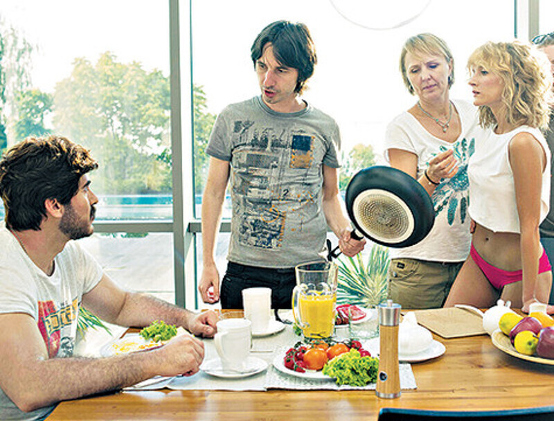Во время съемок эпизода, где девушки пытались объяснить всеми доступными способами своему парню, что «у меня появился другой», в ход пошла сковородка. «Я пару раз замахнулась так, что Вахтанг чуть было не стал жертвой слишком бурных эмоций. Но у него очен