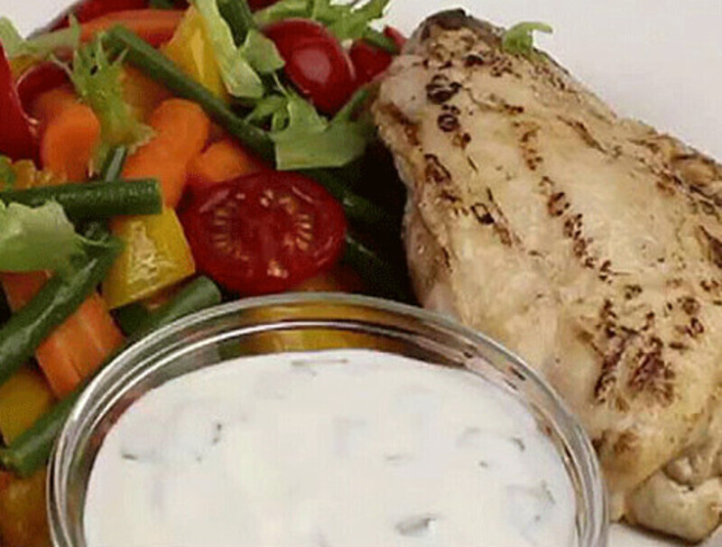 Куриное филе-гриль со сливочно-апельсиновым соусом. Фото: материалы пресс-служб.