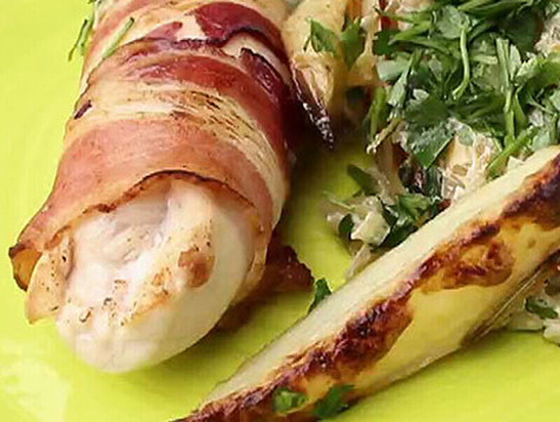 Куриные рулетики с луковым соусом. Фото: материалы пресс-служб.