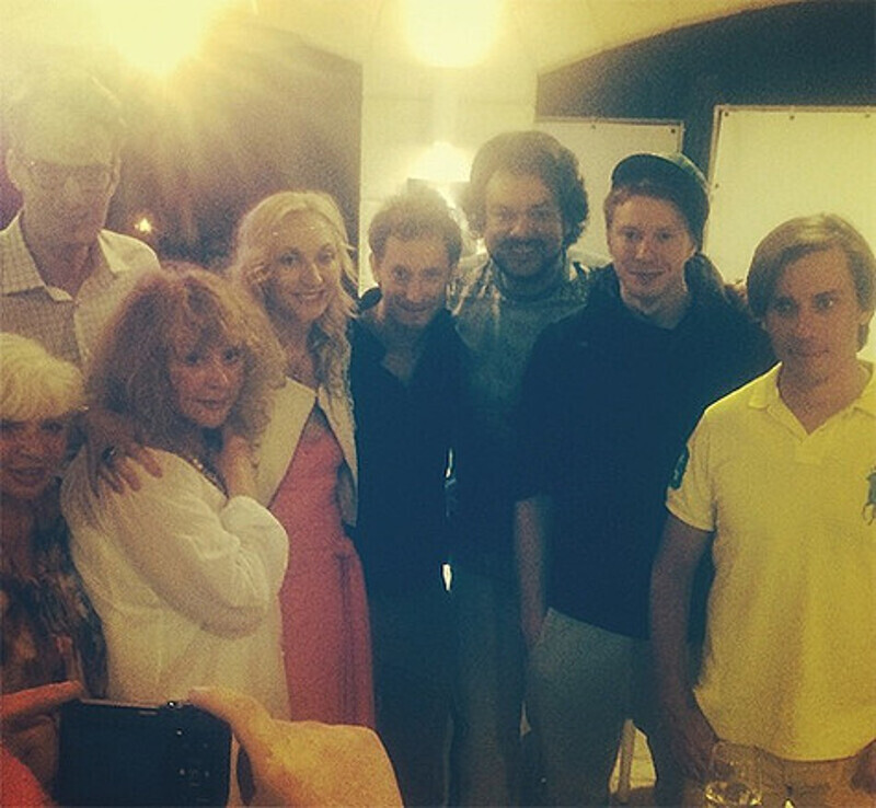 Филипп Киркоров, Алла Пугачева, Максим Галкин, Никита Пресняков и Михаил Земцов с именинницей. Фото: Instagram.con (@fkirkorov).