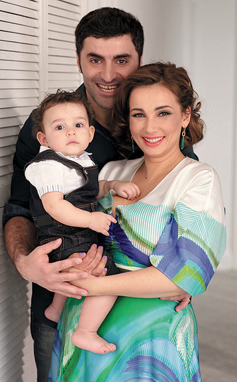 Анфиса Чехова — молодая мама и жена, и уже вполне может проводить мастер-классы для тех, кто пока не обрел своего счастья. Фото: материалы пресс-служб.