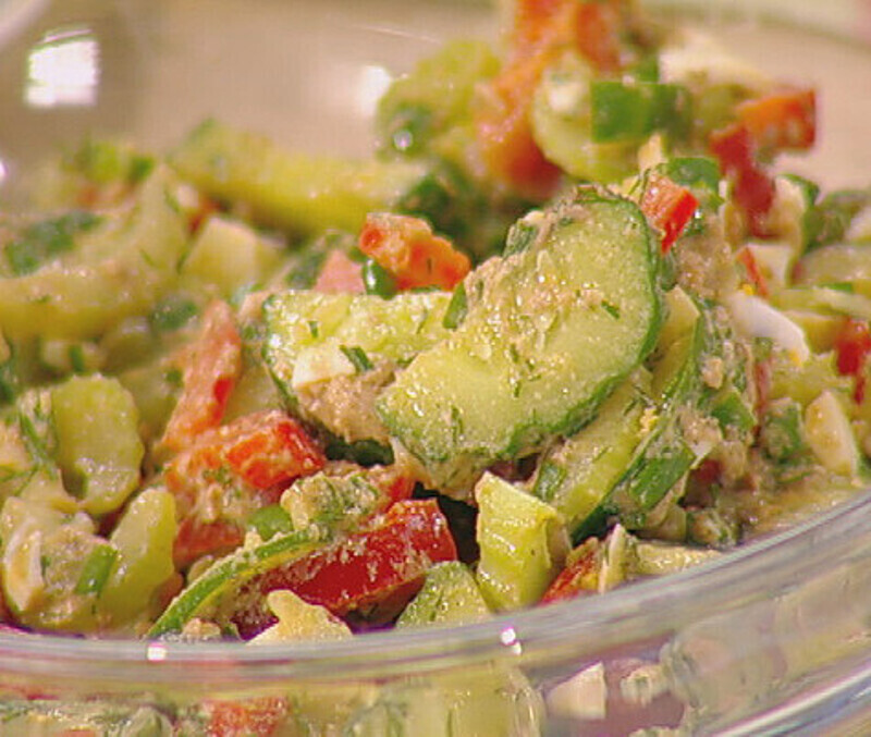 Салат с рыбьей печенью. Фото: материалы пресс-служб.