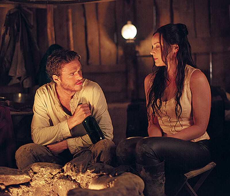 Партнершей Ричарда Мэддена в сериале «Клондайк» стала актриса Эбби Корниш, сыгравшая героиню по имени Белинда Малруни. Фото: материалы пресс-служб.