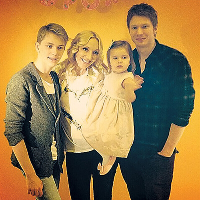 Кристина Орбакайте с детьми. Фото: Instagram.com.