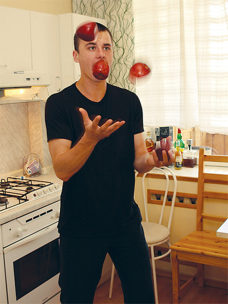 «К роли циркача всегда готов! Во всяком случае, жонглировать уже умею». Фото: Владимир Чистяков.