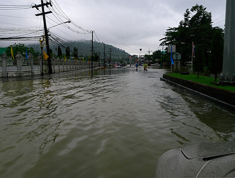 ...А проехать по некоторым улицам оказалось и вовсе невозможным.
